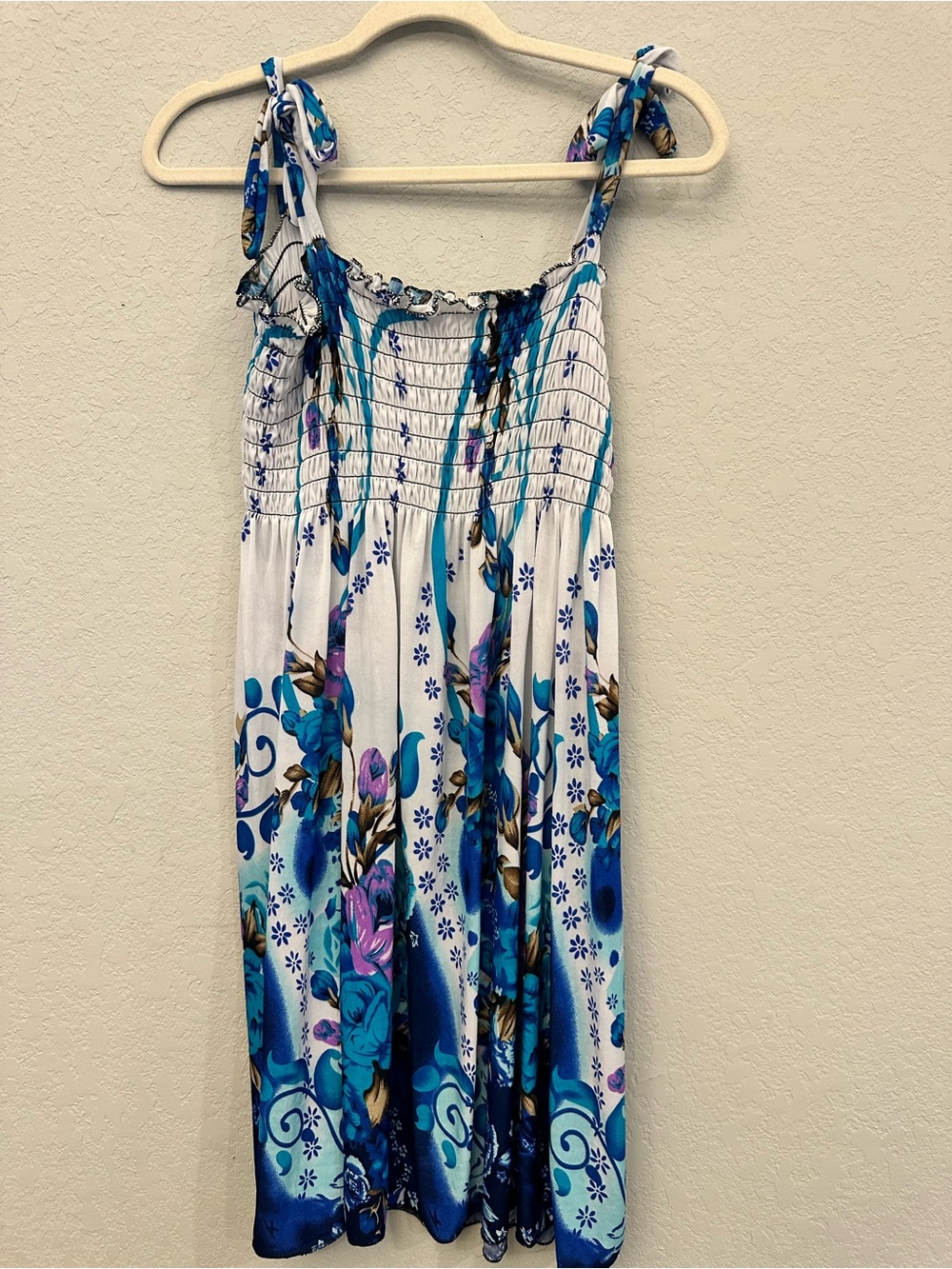 2000s Y2K fashion Women's White Floral Smocked Sundress with Blue Accents